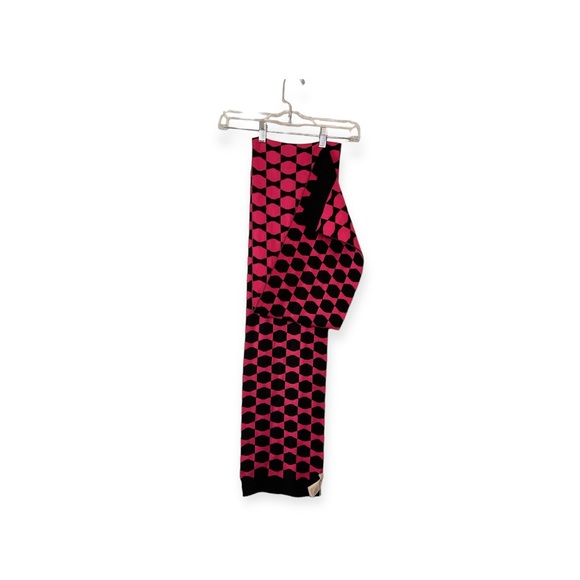 kate spade Accessories - Women’s NWT Kate Spade‎ pink and black geometric scarf